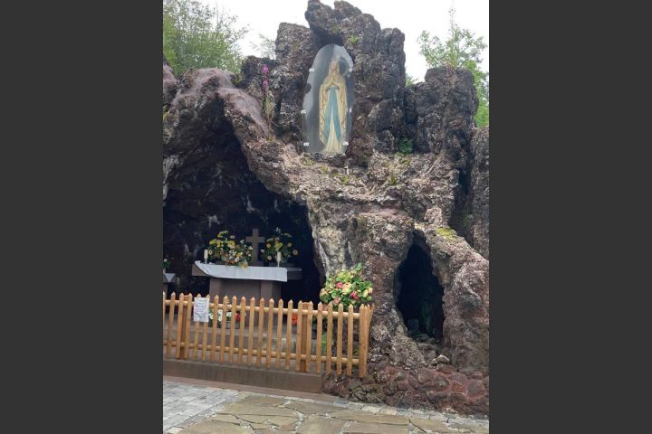 Sanierung der Lourdes-Grotte in Altenkleusheim ist ins Stocken geraten