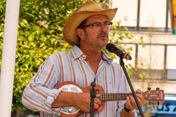 Abwechslungsreiches Sonntagskonzert auf dem Altenhundemer Marktplatz