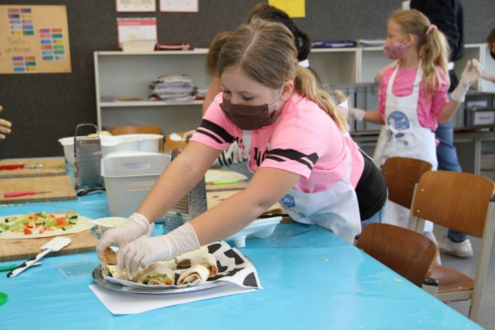 Bilsteiner Grundschüler lernen kochen – gesund, bunt und multikulti