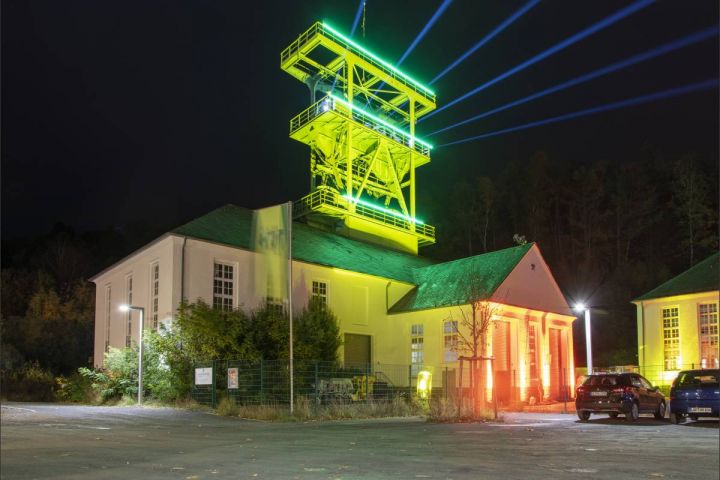 Lennestadt Leuchtet: Illuminierte Gebäude ziehen Blicke auf sich
