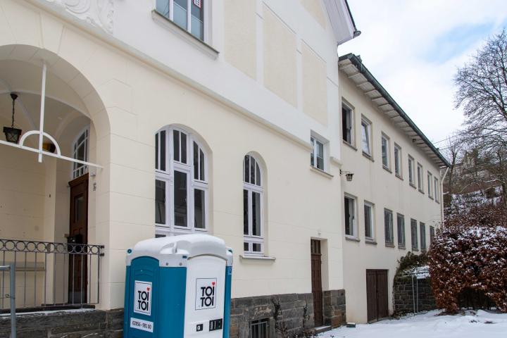 Die Stadt Lennestadt investiert knapp zwei Millionen Euro in die Sanierung des Alten Amtshauses in Grevenbrück. 60 Prozent der geplanten Kosten werden durch Fördermittel finanziert.