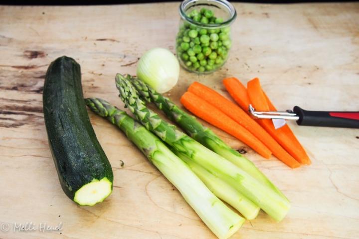 Ihr könnt viel frisches Gemüse in der Frühlingspasta verwenden.