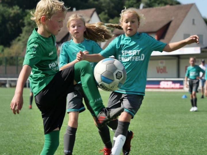 Der SV Fretter hat eine Mädchenmannschaft gegründet. Im ersten Spiel unterlag die Mannschaft den Bamenohlern mit 4:6.