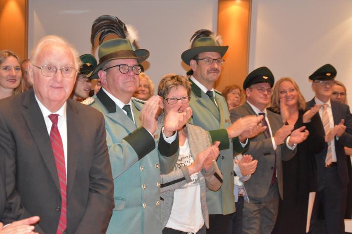 Auch Vertreter des Kreisschützenbundes gratulierten.