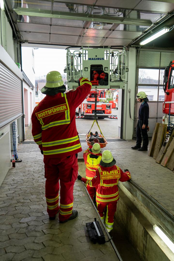 Zunächst thematisierten die Rettungskräfte den Umgang und den Einsatz mit der Drehleiter.