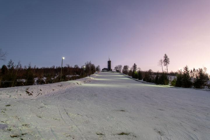 Der Skiclub Lennestadt hat seinen Lift an der Hohen Bracht seit einigen Tagen geöffnet.