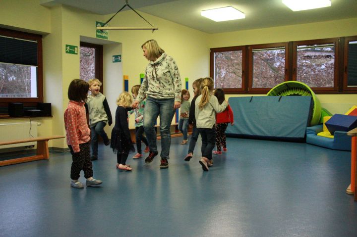 KNEIPP-Anwendung im Kindergarten Saalhausen