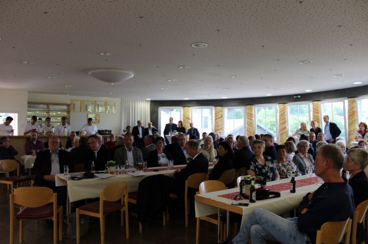 Rund 200 Gäste feierten das 600-jährige Jubiläum des Dorfes Rüblinghausen im Schützenhaus.