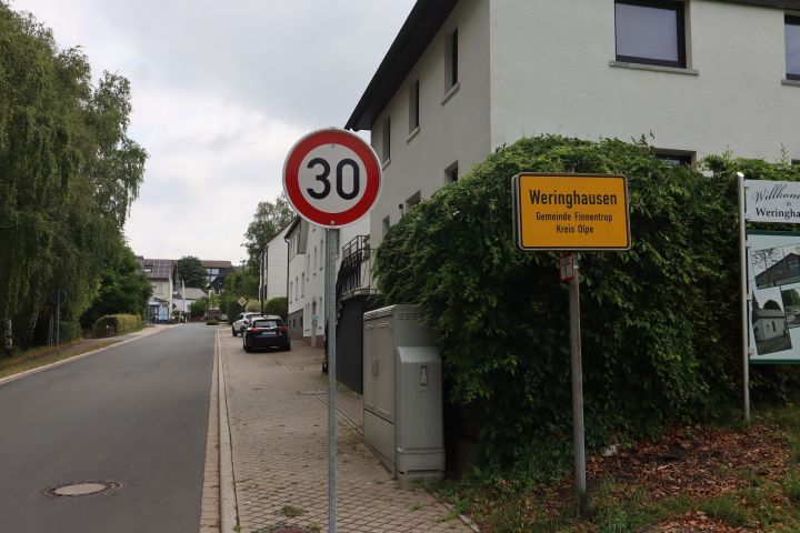 Fotos zur Verkehrssituation in Weringhausen.