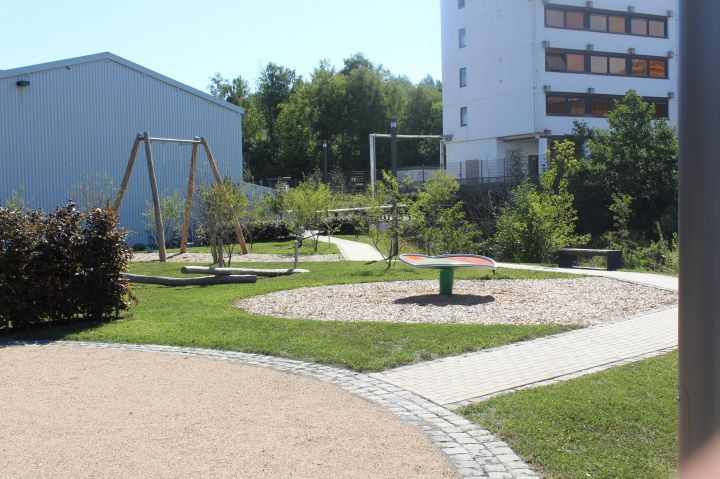 Der neue Spielplatz in Welschen Ennest bietet eine hohe Aufenthaltsqualität.