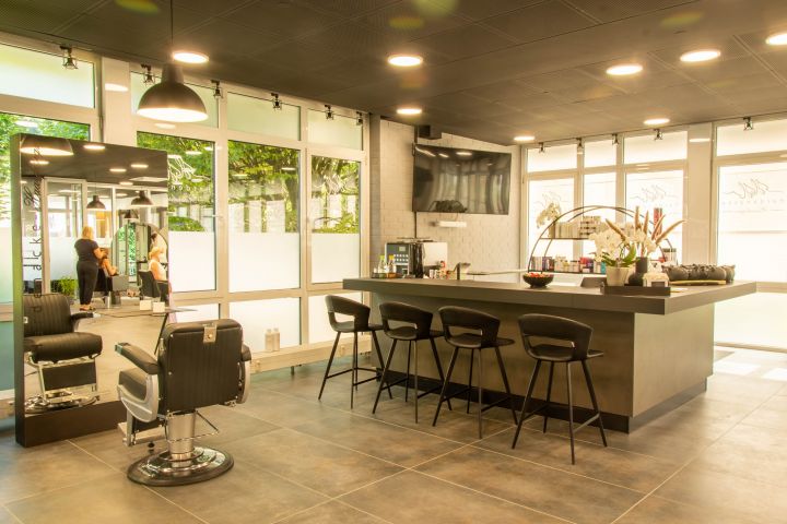 Der Salon Hardenacke von Marina und Jens Hardenacke ist an die Meggener Straße - in die ehemalige Sparkassen-Filiale umgezogen.