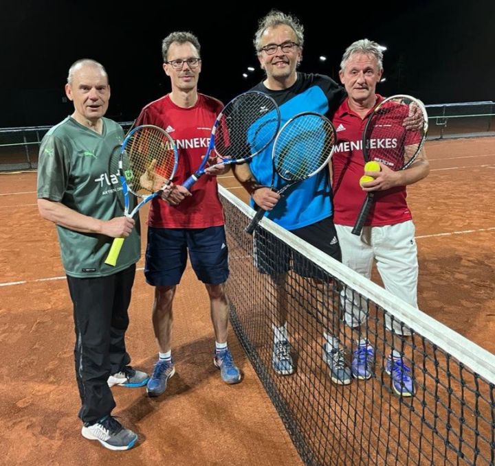 Herren-Doppel 45: Helmut Homrich, Martin Menn (1. Platz), Thomas Soemer und Günter Schlang (2. Platz) (von links)