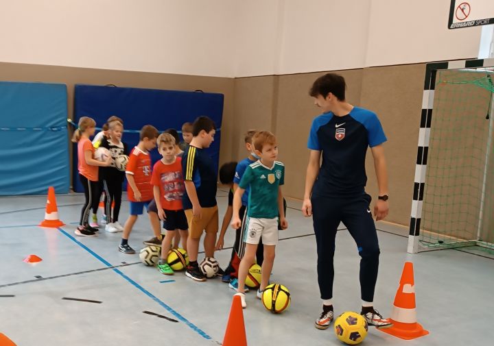 Fußballschule Rondo zu Besuch an der St.-Katharina-Grundschule in Heinsberg