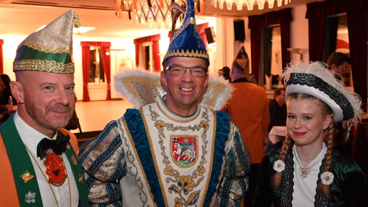 Gute Stimmung herrschte beim Prinzenempfang des Elferrates der Kolpingsfamilie Olpe.  Prinz Georg II. wurde unter tosendem Beifall von den Karnevalisten begrüßt.