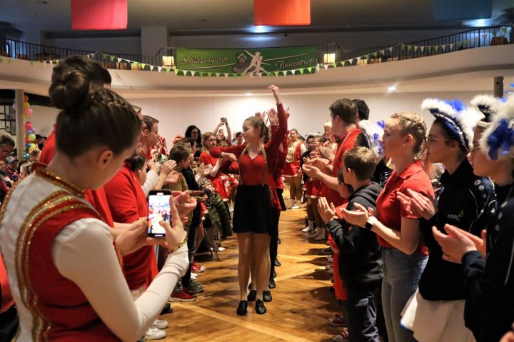 650 Kinder und Jugendliche tanzten beim Kinder- und Jugendgardetreff in der Finnentroper Festhalle.