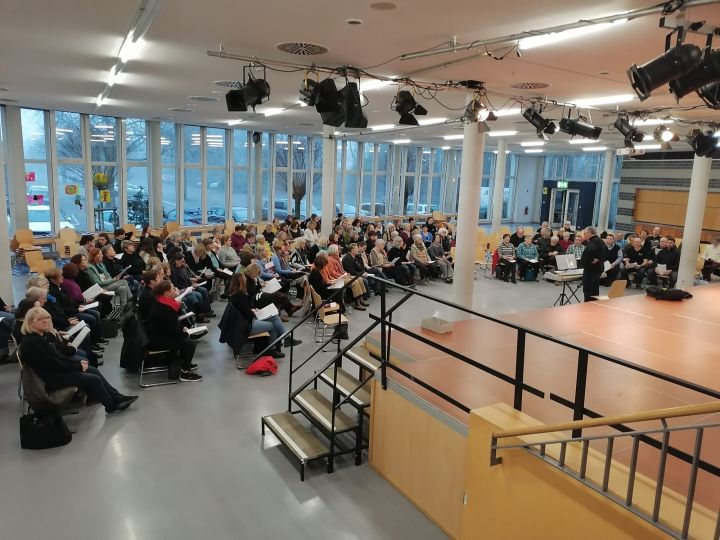 In der Clara-Schumann-Gesamtschule in Kreuztal hat jetzt das erste Choratelier Südsauerland mit vielseitigen Workshops rund um den Chorgesang stattgefunden.