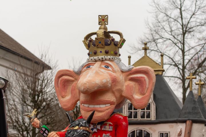 Der Straßenkarneval fand am Veilchendienstag, 21. Februar, seinen Höhepunkt in Attendorn.