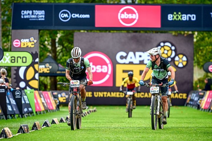 Benedikt Smit (Startnummer 340-1) und sein Kumpel Dominik Behle (340-2) haben im März zum dritten Mal am Cape Epic in Südafrika teilgenommen. Es gilt als das härteste Mountainbike-Rennen der Welt.