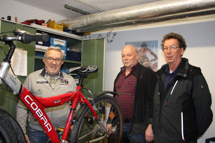 Die EiL-Fahrradwerkstatt in Altenhundem: Franz Bender, Helmut Meier und Andreas Schulte.