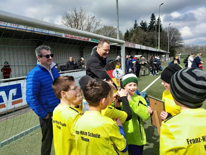 Das Fußballturnier der Grundschulen auf Stadtebene fand im Kreuzbergstadion in Olpe statt.