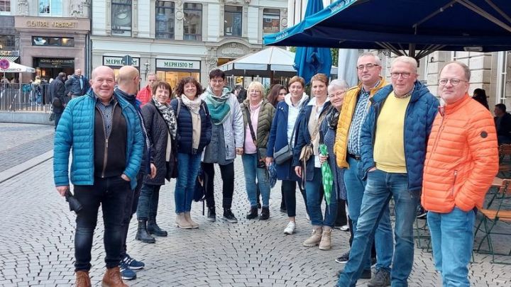 Seit mehr als 30 Jahren verbindet die Schlachtfestclique aus Rhode Freundschaft und ganz viel Spaß.