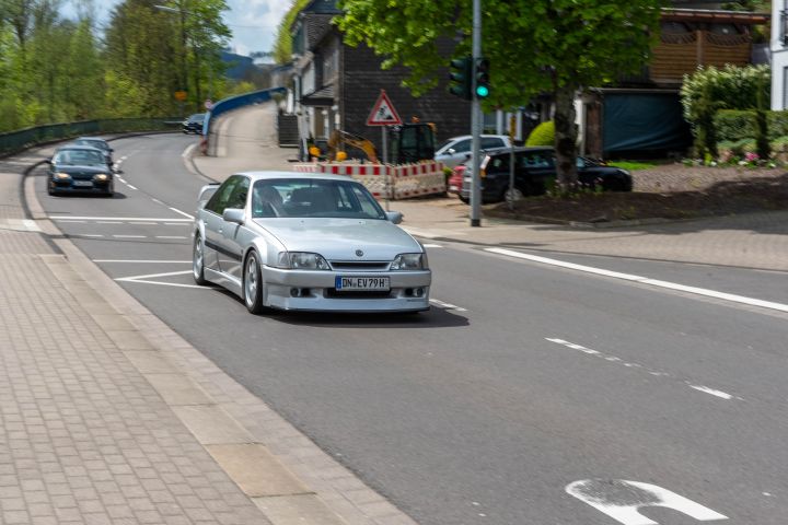 Der „Opel EVO Club“ traf sich bei Opel Schmelter in Altenhundem. Übers Wochenende, 5. bis 7. Mai, macht die Gruppe Halt an verschiedenen Stationen im Sauerland.