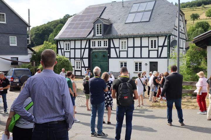 Milchenbach nimmt am Wettbewerb „Unser Dorf hat Zukunft“ auf Bundesebene teil. Die Bewertungskommission nahm das Dorf am Montag, 19. Juni, unter die Lupe.