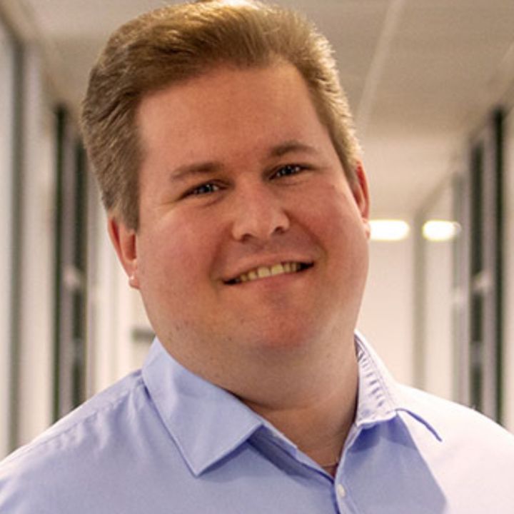 Werbetexter Florian Ahlers schreibt für Unternehmen, Organisationen und Privatpersonen.