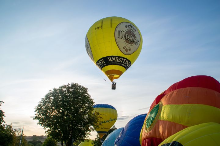 Archivfoto: Nach mehreren Jahren Pause findet in Warstein im September wieder die Montgolfiade mit zahlreichen Heißluftballons statt.