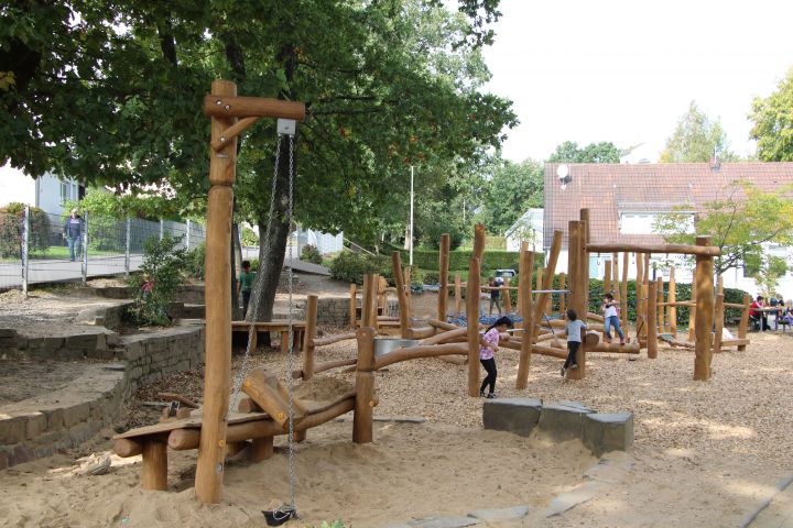 Einweihung des neuen Spielplatzes an der Grundschule Rothemühle.