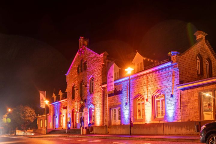 Die vierte Auflage von Lennestadt leuchtet zog am Samstag, 14. Oktober, wieder viele Besucher an. Auch am Sonntag, 15. Oktober, sind zahlreiche Bauwerke noch einmal besonders in Szene gesetzt.