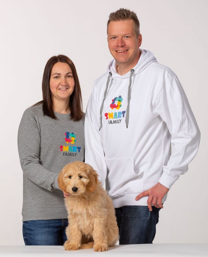 Therapiehund Coco gehört zum Team von Smart Family