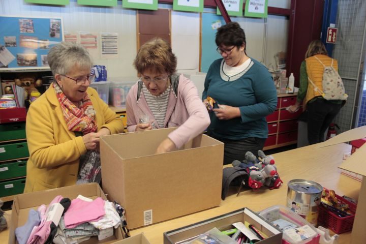 Für die Weihnachtspäckchen-Sammelinitiative im Kreis Olpe beginnt jetzt eine geschäftige Zeit. Im Weihnachtswunderland in Saßmicke werden die Päckchen für Kinder in Osteuropa gepackt und gesammelt.