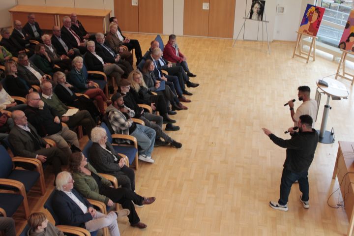 Im Rahmen einer Feierstunde wurde der Preis „Kein Platz für Extremismus und Rassismus“ im Sitzungssaal des Olper Kreishauses verliehen.