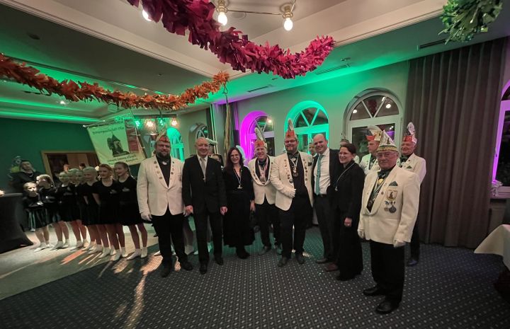 Die neuen Senatoren bei der Senatorentaufe in Koch's Hotel 2023.
