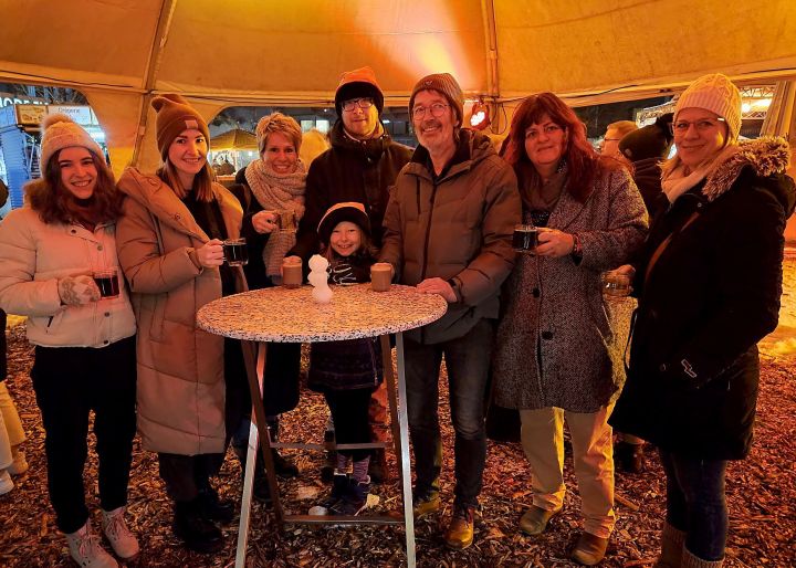 Auch das LokalPlus-Redaktionsteam stattete dem Weihnachtsdorf Altenhundem einen Besuch ab.
