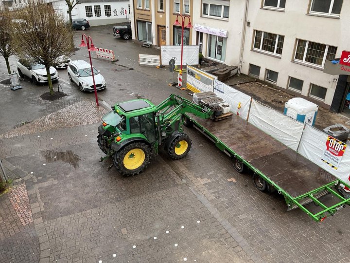 Das Gebäude der Fleischerei Kaderbach wird umgebaut in ein Wohn- und Geschäftsgebäude. Die Bauarbeiten sind im vollen Gange.