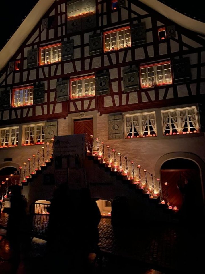 Weihnachten in der Schweiz. Eine Tradition ist das „Räbechilbi“.