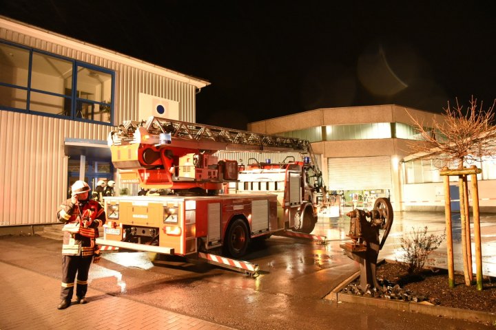 Die Feuerwehr Lennestadt ist wegen des Unwetters an verschiedenen Stellen beschäftigt.