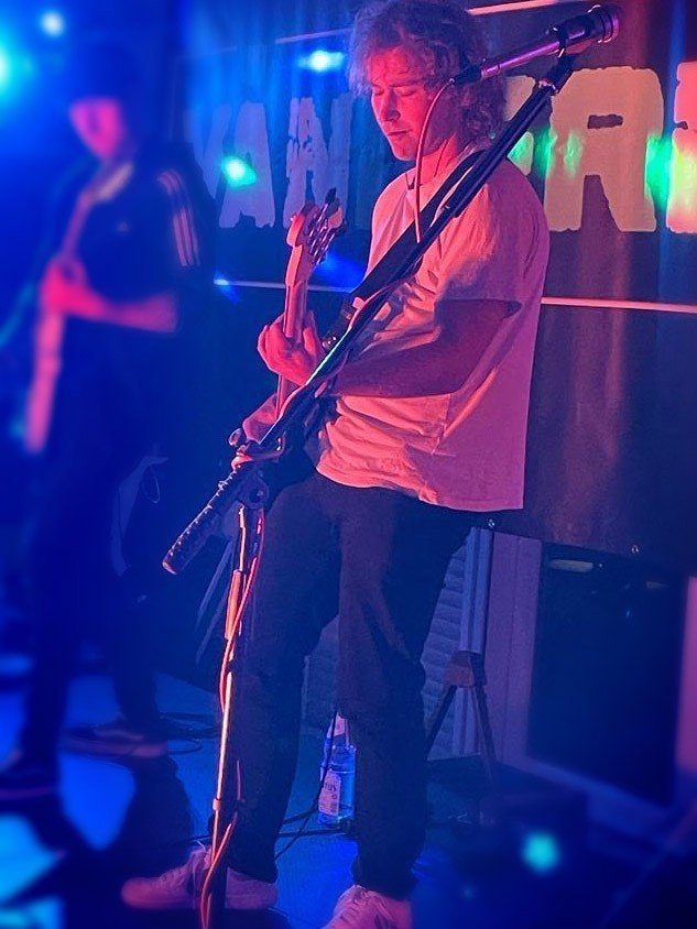 Vanderlind-Bassist Leon Linto
