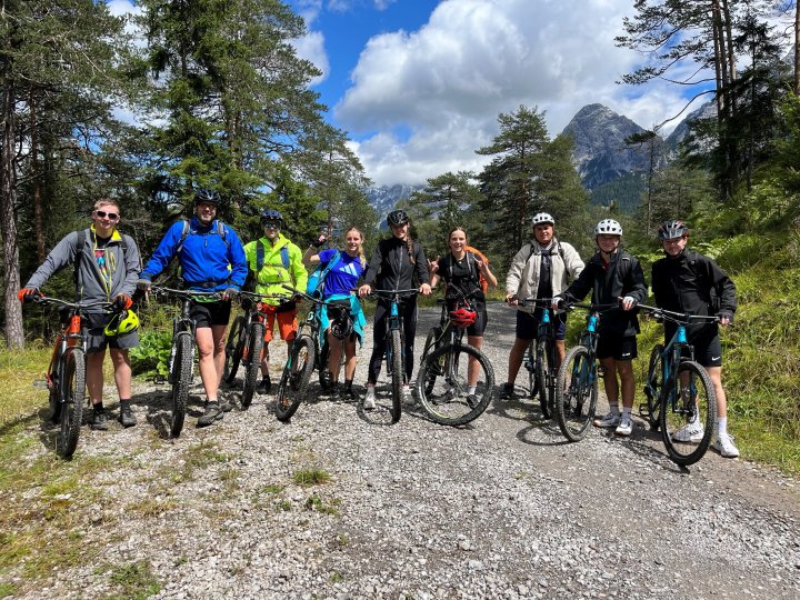 Im vergangenen Jahr starteten Schüler und Lehrer im Rahmen des Projektkurses erstmals eine Mountainbike-Tour durch die Alpen.