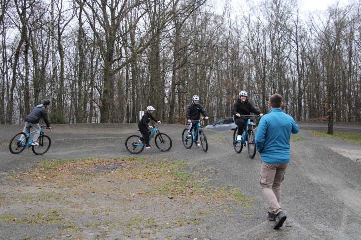 In Zusammenarbeit mit der Gesamtschule Freudenberg und dem Verein MTB Wendener Land bietet die Gesamtschule Wenden einen Mountainbike-Projektkurs an.