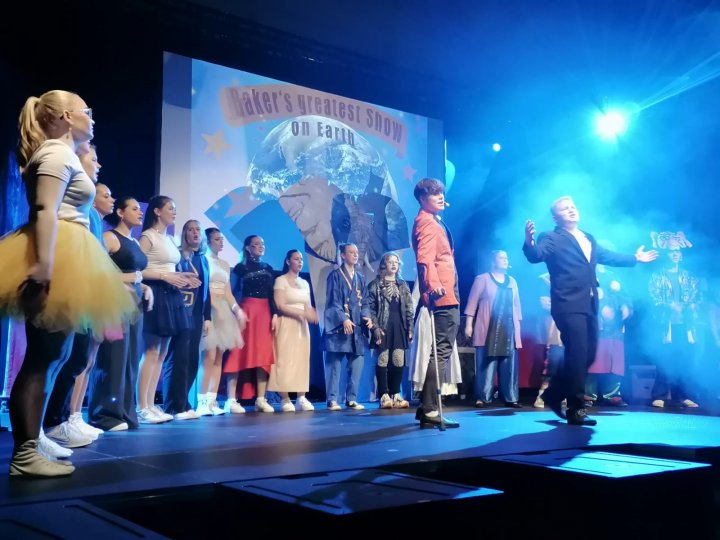 Premiere des Schülermusicals „The Greatest Showman“ am Gymnasium Maria Königin: Mit ihrem lange vorbereiteten Stück verzauberten die Schüler das Publikum.