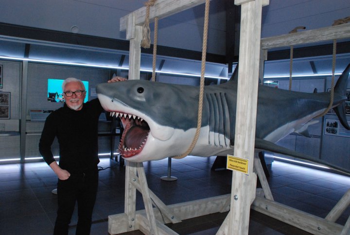 Eigens aus Kaiserslautern war Hai-Schöpfer Karl-Heinz Christmann zur Eröffnung angereist.