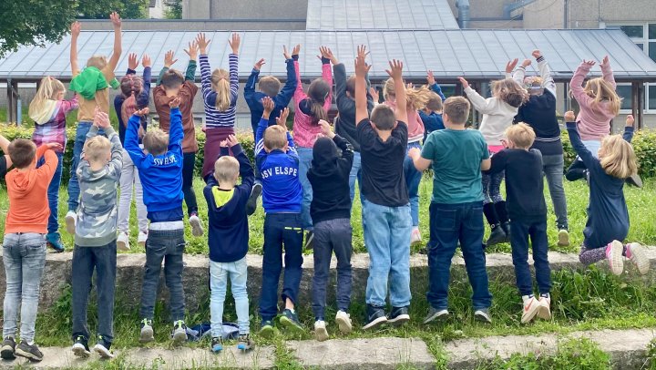 Auch die Schüler und das Team der Oene-Elspe-Tal Schule, Standorte Elspe und Oedingen, sind für Demokratie und Vielfalt aufgestanden.
