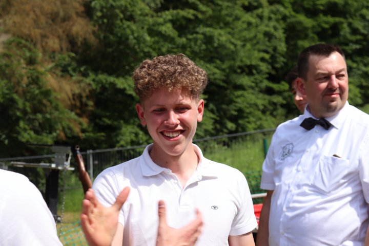 Jungschützenkönig Robin Schmidt freute sich sehr.