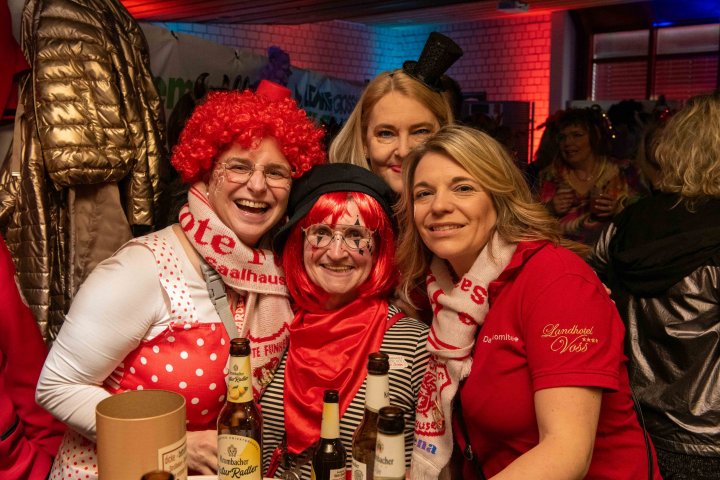 Bei der Altweiberparty im Lennestädter Rathaus herrschte gute Stimmung.