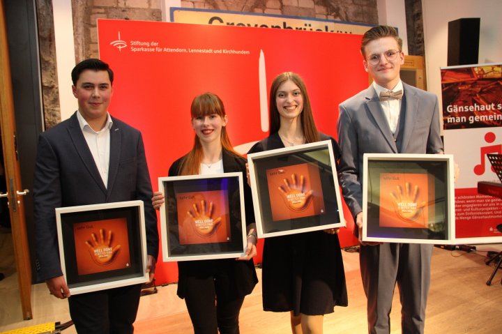 Seit 2014 verleiht die Sparkasse ALK den Schülerpreis - in diesem Jahr zum nunmehr elften Mal - und ehrt damit ehrenamtliches, soziales Engagement von jungen Menschen.