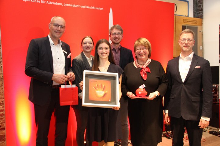 Seit 2014 verleiht die Sparkasse ALK den Schülerpreis - in diesem Jahr zum nunmehr elften Mal - und ehrt damit ehrenamtliches, soziales Engagement von jungen Menschen.