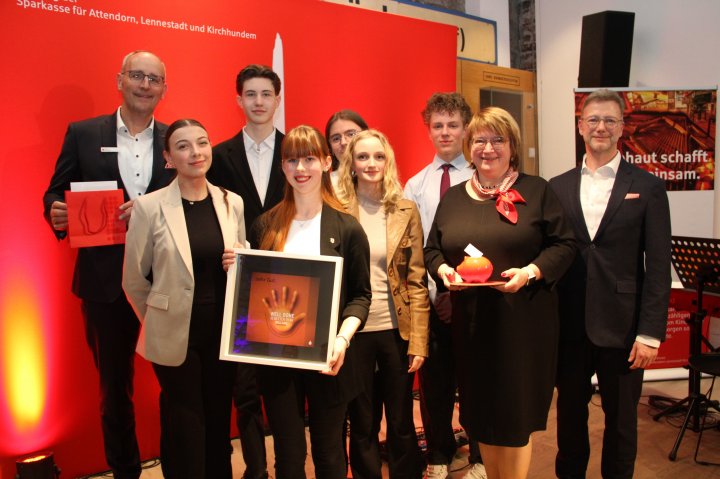 Seit 2014 verleiht die Sparkasse ALK den Schülerpreis - in diesem Jahr zum nunmehr elften Mal - und ehrt damit ehrenamtliches, soziales Engagement von jungen Menschen.